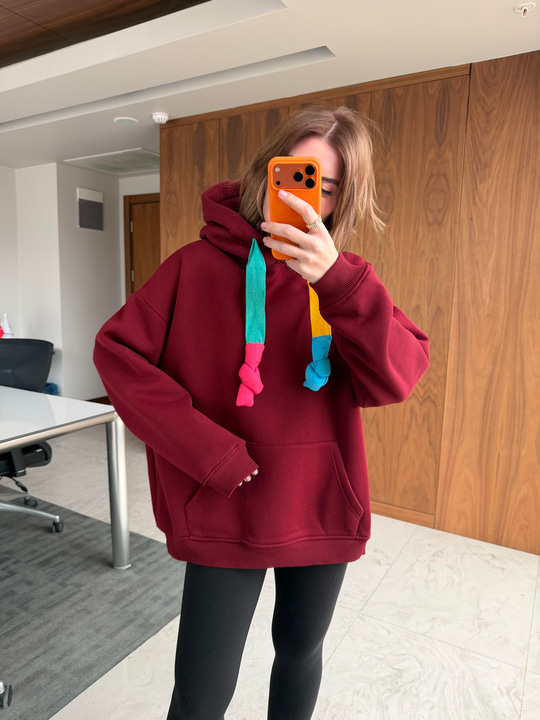 Renkli Bağcıklı , Bordo Sweatshirt
