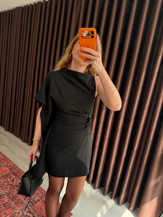 Orijinal Model , Asimetrik , Kısa Kollu , Siyah Pelerin Elbise