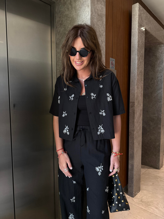 Orijinal Marka , Nakış ve Boncuk İşlemeli , Siyah Gömlek Takım