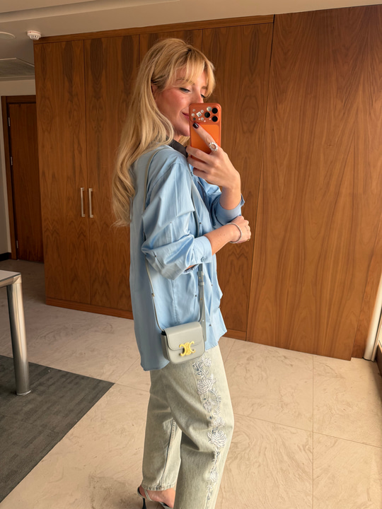 Orijinal Model Deri Yakalı, Boncuk İşlemeli Bebe Mavisi  Gömlek