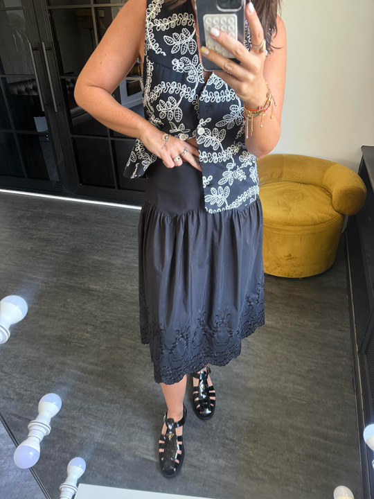 Etek Ucu Fistolu Siyah Poplin Etek