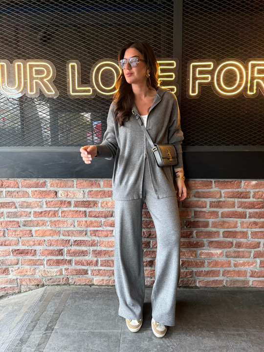 Oysh Model , Çift Fermuarlı , Gri Triko Takım
