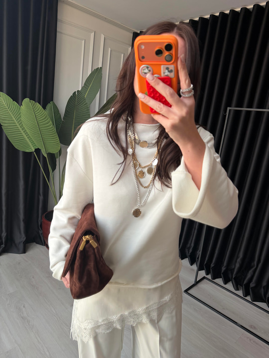 Orijinal Model , Saten Dantel Detaylı , Ekru Sweatshirt