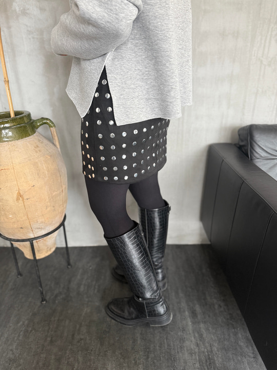 Metal Zımba Aksesuarlı , Siyah Süet Etek