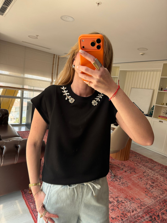 Orijinal Marka , Yakası Taşlı , Vatkalı Siyah Modal T-shirt