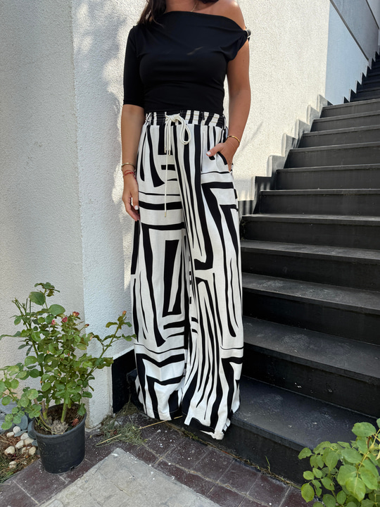 Arkası Lastikli , Siyah Beyaz , Tiril Pantolon