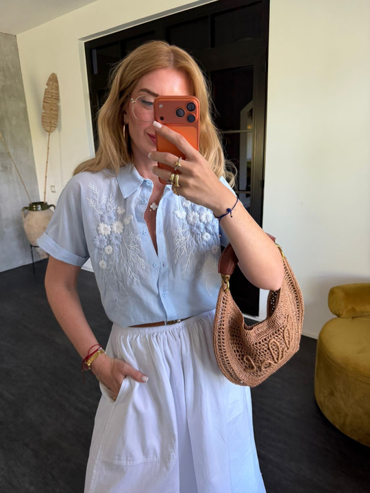 %100 Cotton , Çiçek Nakışlı Bebe Mavisi Gömlek 