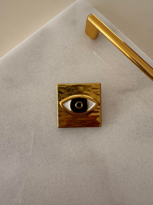 Gold , Siyah Göz Broş