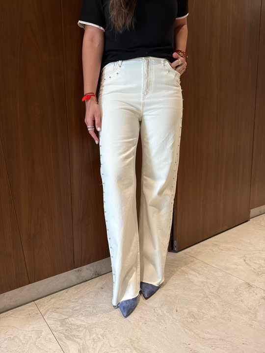 Orijinal Model , Yanı Zımbalı , Beyaz Jean Pantolon