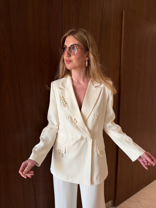 Orijinal Model , Küpe Aksesuarlı , Ekru Blazer Ceket