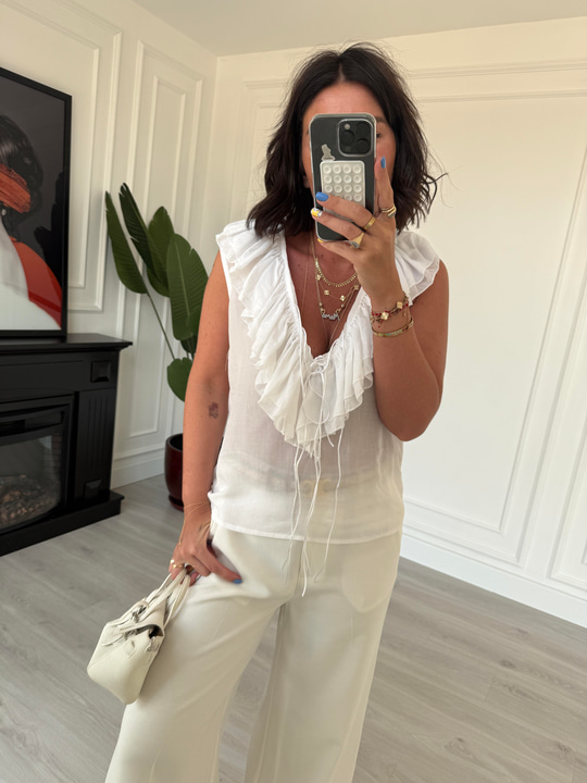 Fırfır Detaylı , Premium Seri , Beyaz , Kolsuz Bluz