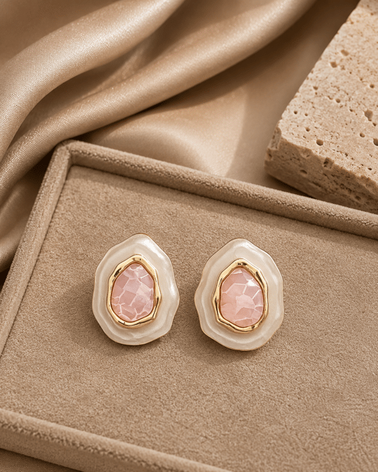 Pembe Sedefli , Gold Detaylı , Asimetrik Kesim Küpe