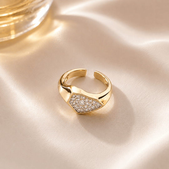 Beyaz Zİrkon Taşlı , Asimetrik Kesim Gold Yüzük