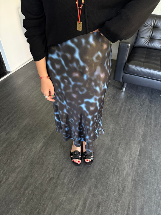 Mavi Batik Desenli , Beli Lastikli , Siyah Saten Etek