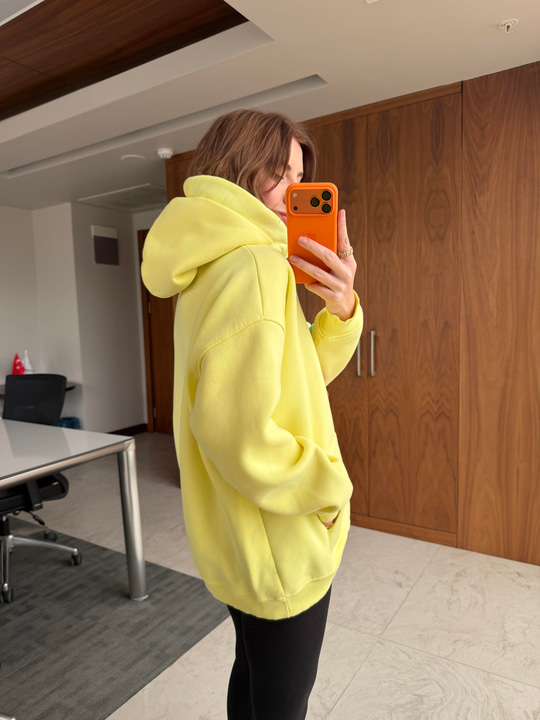 Renkli Bağcıklı , Sarı Sweatshirt
