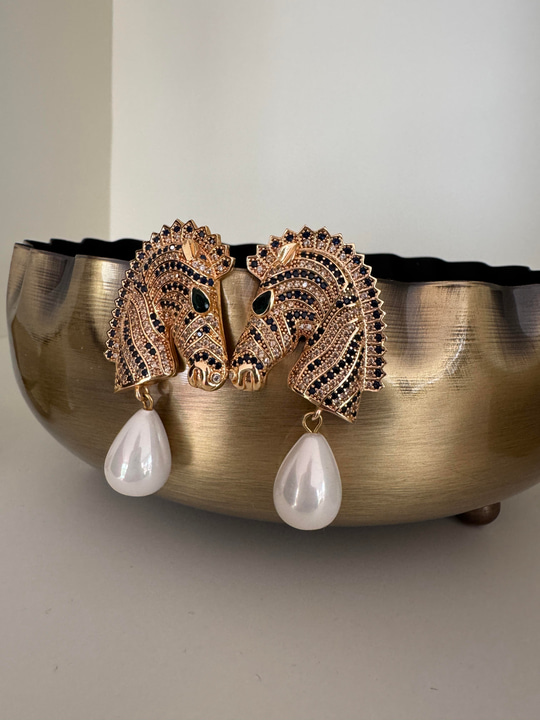 Gold Kaplama , Zirkon Taşlı , At Formu İnci Küpe