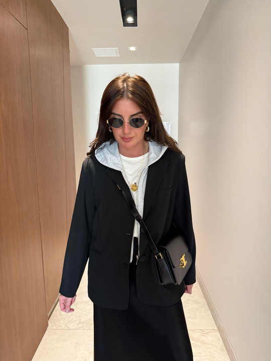 Gri Çıkabilen Kapüşonlu Siyah Premium Ceket