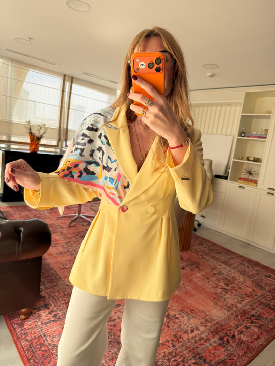 Fularlı, Kemerli, Belden Oturtmalı Sarı Premium Ceket