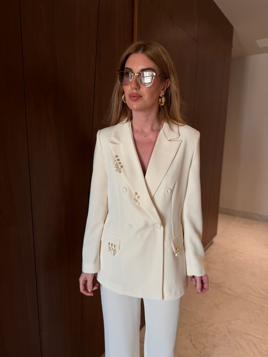 Orijinal Model , Küpe Aksesuarlı , Ekru Blazer Ceket