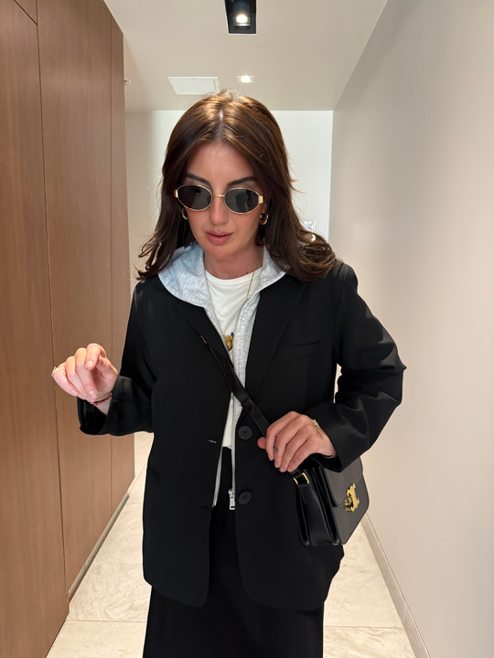 Gri Çıkabilen Kapüşonlu Siyah Premium Ceket