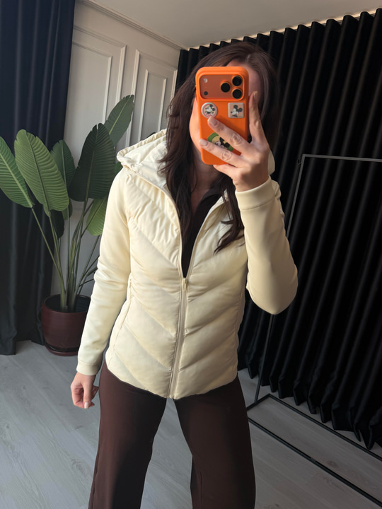 Orijinal Model , Ekru , Kapüşonlu Teknik Spor Mont