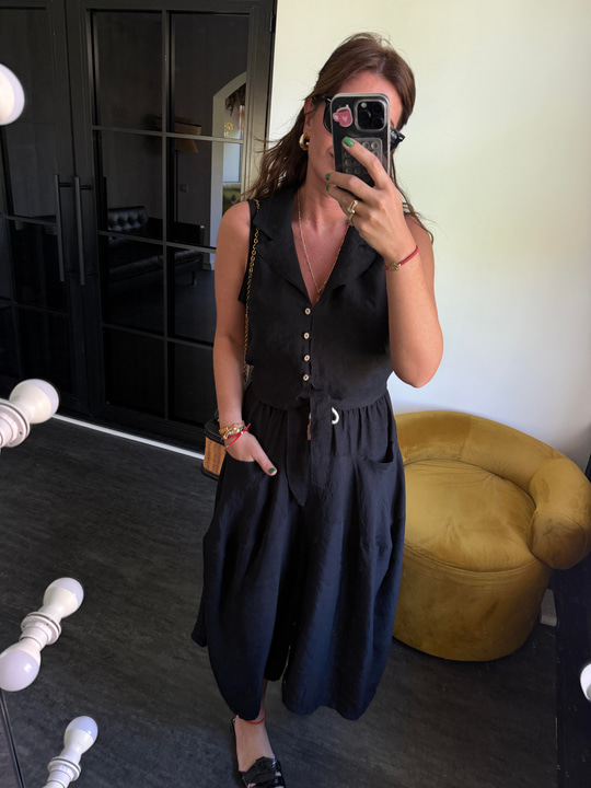 Siyah Önden Düğmeli, Arkası Lastikli Premium Tencel Yelek