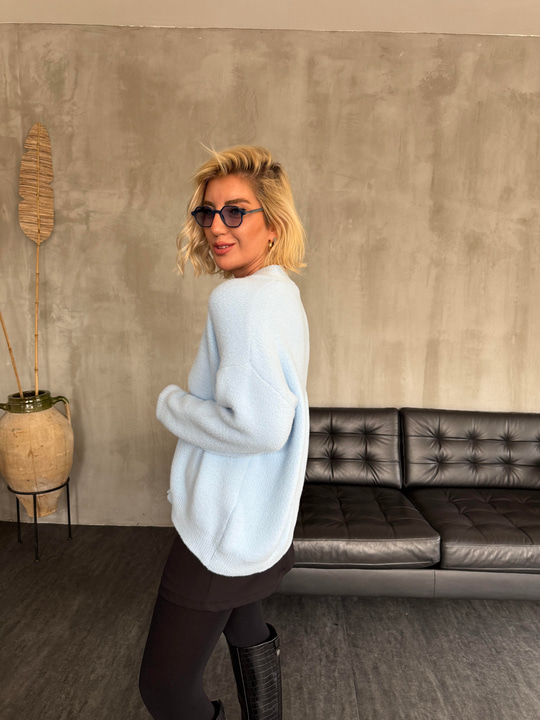 Marka Logo Düğmeli , Bebe Mavisi , Angora Triko Hırka