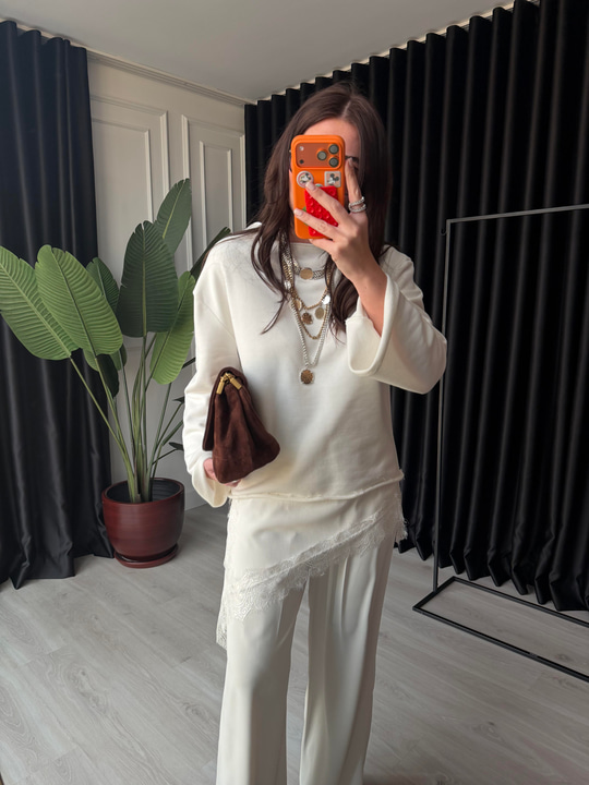 Orijinal Model , Saten Dantel Detaylı , Ekru Sweatshirt