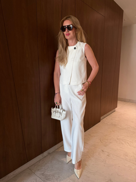 Orijinal Model , Kruvaze Düğmeli , Arka Beli Lastikli , Beyaz Takım