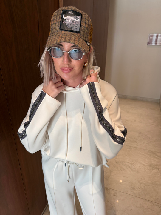 Orijinal Model , Yanı Taş İşleme Biyeli , Ekru Sweatshirt