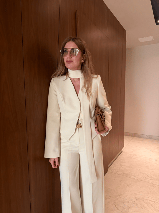 Gizli Düğmeli , Fularlı , Ekru Blazer Ceket