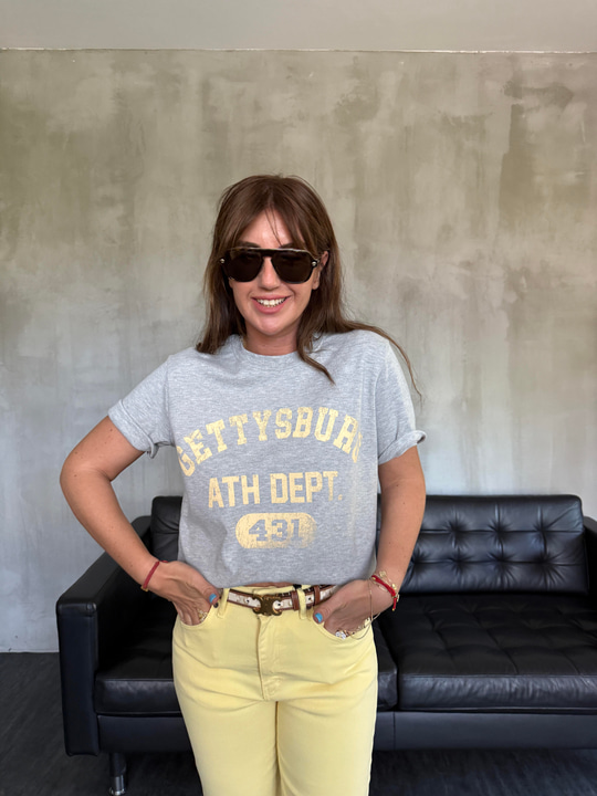 Sarı Yazılı , Gri T-shirt