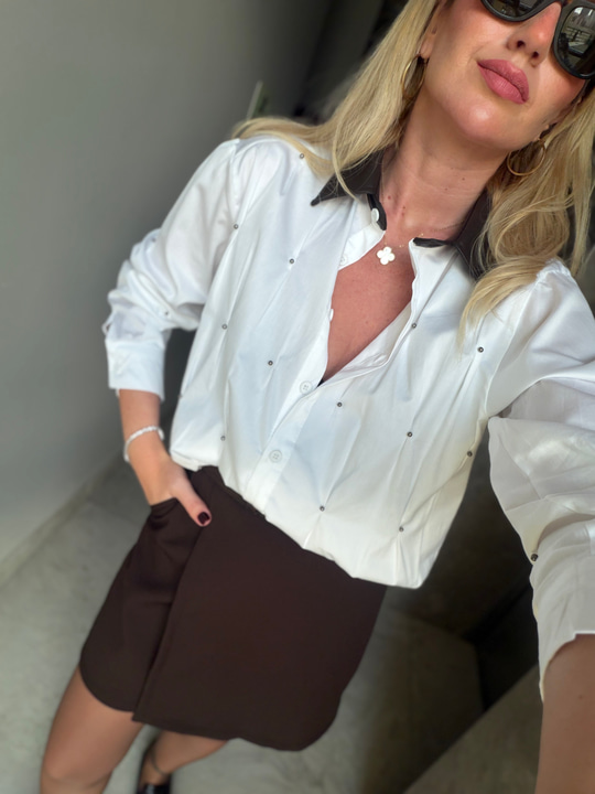Orijinal Model Deri Yakalı, Boncuk İşlemeli Beyaz Gömlek