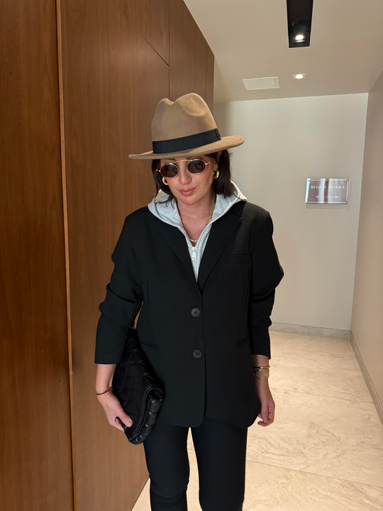 Gri Çıkabilen Kapüşonlu Siyah Premium Ceket