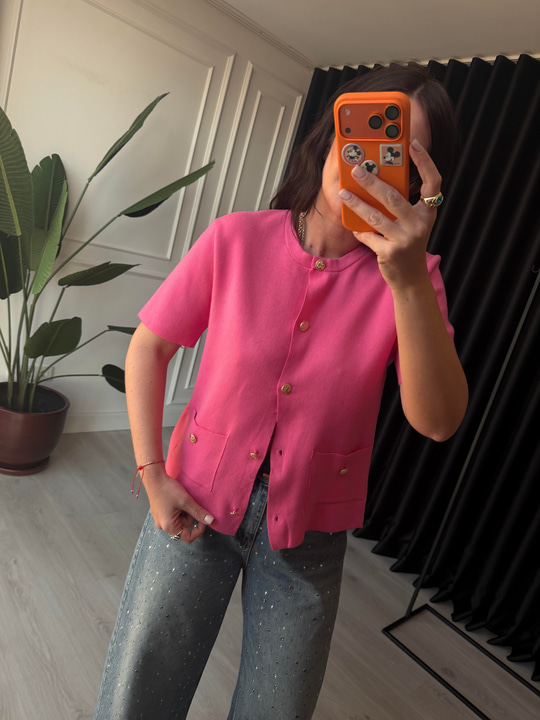Yumuşacık Dokuda , Gold Düğmeli , Pembe Kısa Kol Triko