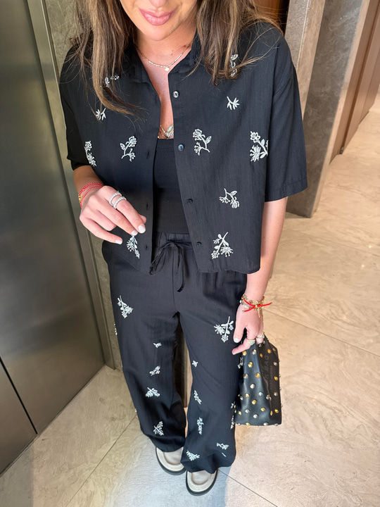 Orijinal Marka , Nakış ve Boncuk İşlemeli , Siyah Gömlek Takım