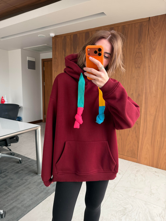 Renkli Bağcıklı , Bordo Sweatshirt
