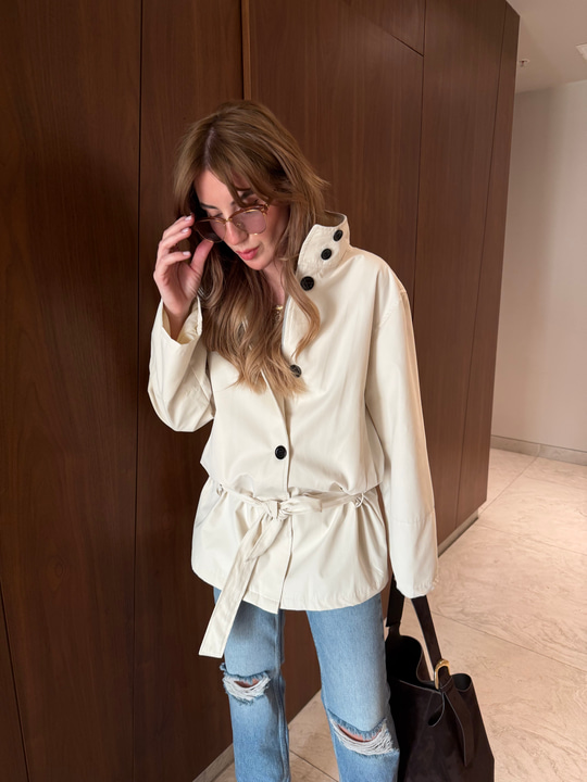 Orijinal Model , Belden Bağlamalı , Dik Yaka , Ekru Trençkot