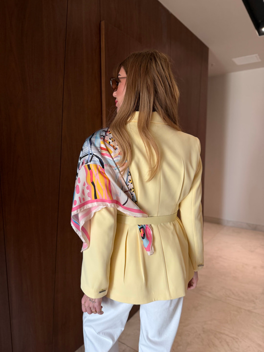 Fularlı, Kemerli, Belden Oturtmalı Sarı Premium Ceket