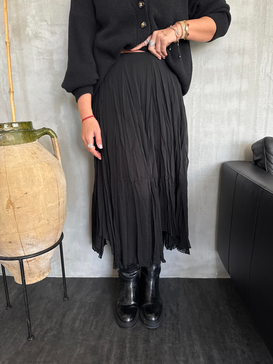 Buruşuk Model , İçi Astarlı , Siyah Midi Etek