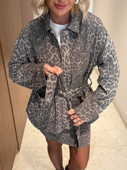 Gabardin Kumaş , Kuşaklı , Füme Leopar Jean Gömlek