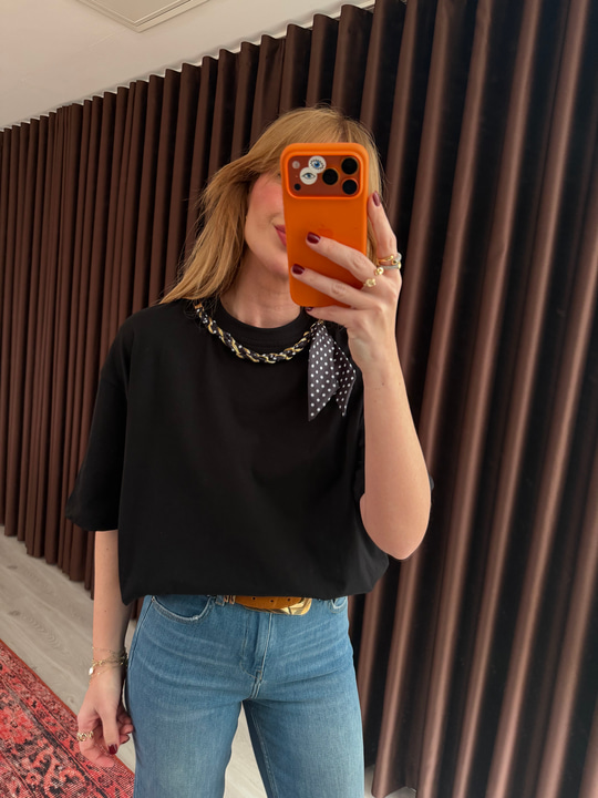 Çıkabilen Zincir Fularlı , Siyah , T-shirt