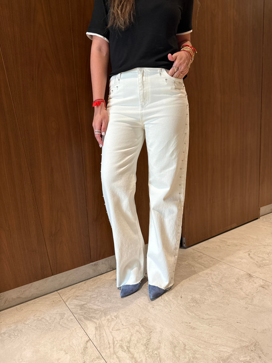 Orijinal Model , Yanı Zımbalı , Beyaz Jean Pantolon