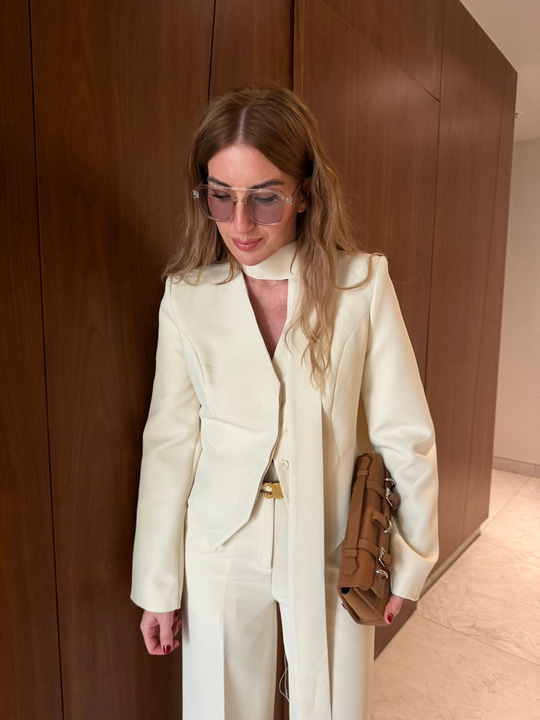 Gizli Düğmeli , Fularlı , Ekru Blazer Ceket