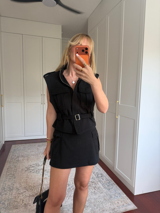 Orijinal Model , Kuşaklı Yelek & Şort Etek Siyah Takım