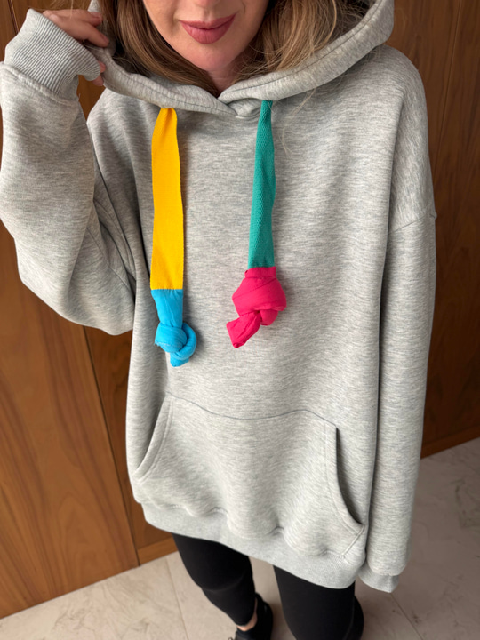 Renkli Bağcıklı , Gri Sweatshirt