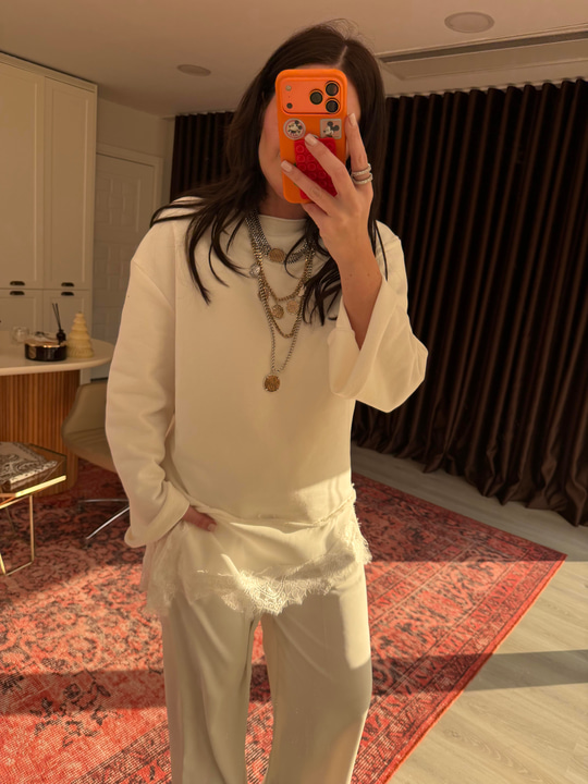 Orijinal Model , Saten Dantel Detaylı , Ekru Sweatshirt