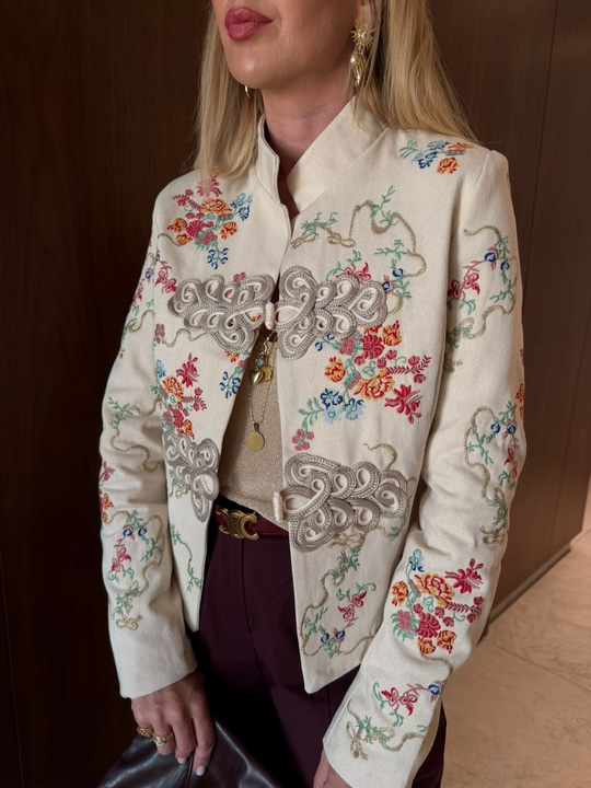 Orijinal Model , Çiçek Nakışlı , Bej Gabardin Ceket