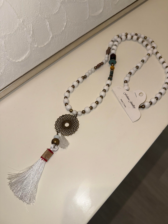 Metal Aksesuarlı , Beyaz , Boncuklu Kolye