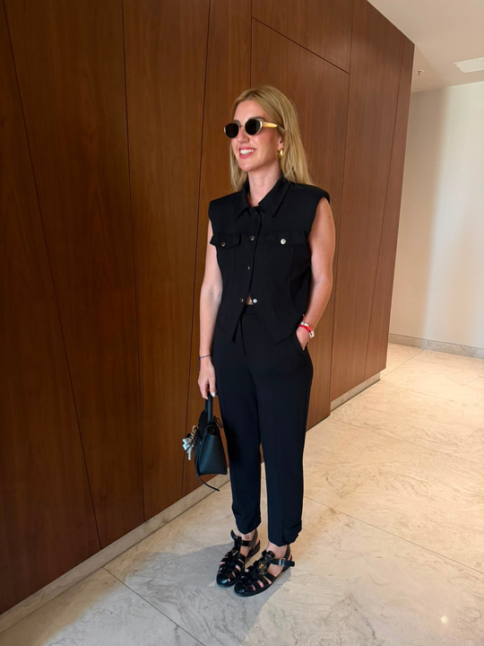 Orijinal Model , Paçası Dügme Detaylı , Siyah Yelek & Pantolon Takım